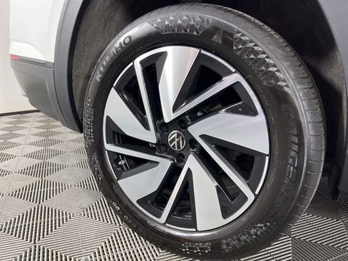 Used 2025 Volkswagen Atlas SE image 15