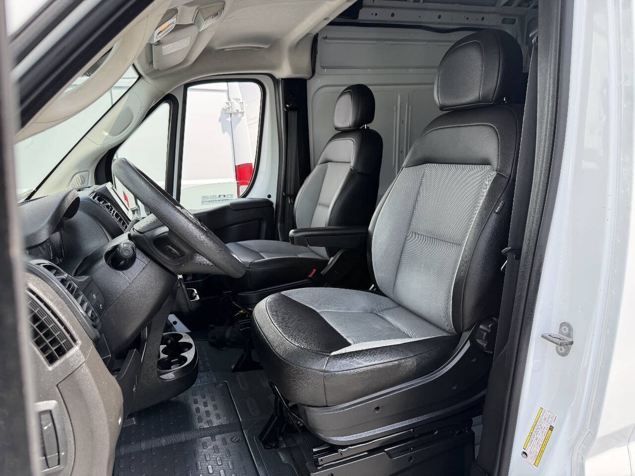 Used 2025 RAM ProMaster 3500 w/ Convenience Group FWD image 10
