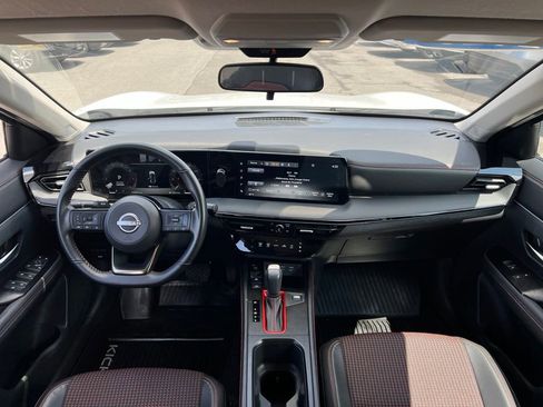 Used 2025 Nissan Kicks SR AWD/4WD image 17