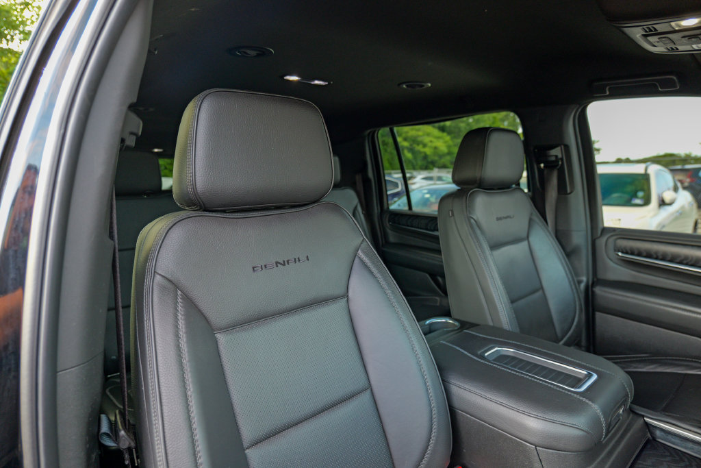 Used 2022 GMC Yukon XL Denali AWD/4WD image 38