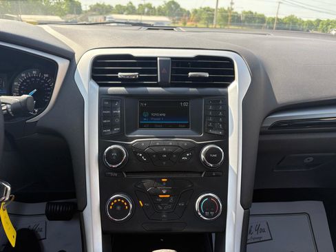 Used 2015 Ford Fusion SE w/ Equipment Group 201A FWD image 15