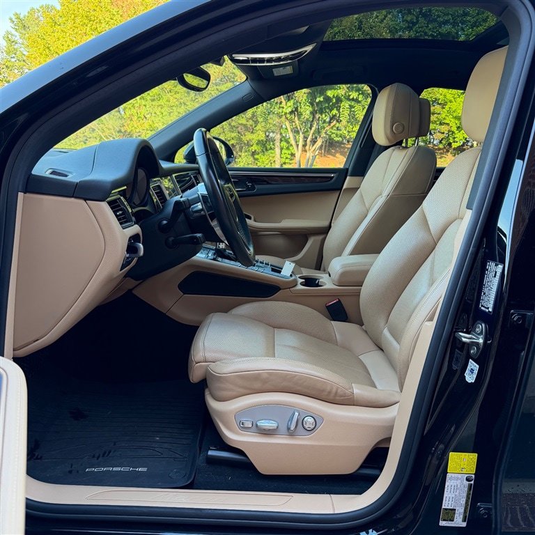 Used 2018 Porsche Macan AWD/4WD image 10