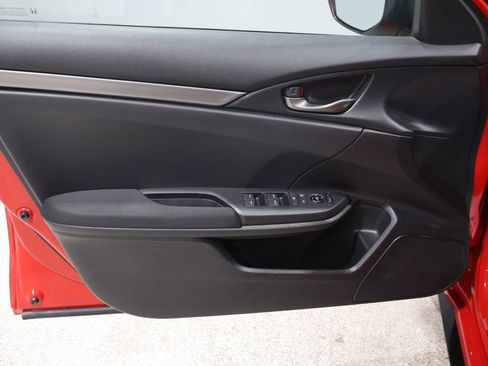 Used 2018 Honda Civic Sport image 12