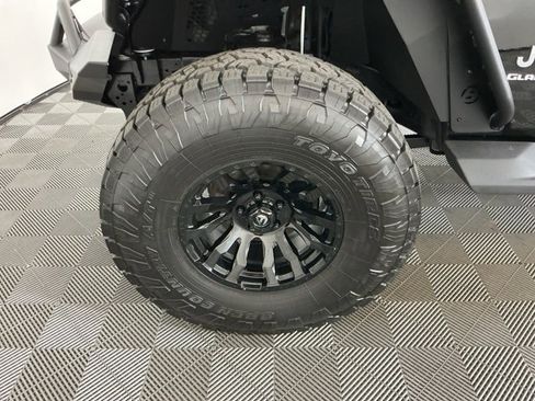 Used 2020 Jeep Gladiator Overland w/ Uconnect 4C Nav & Sound Group image 27