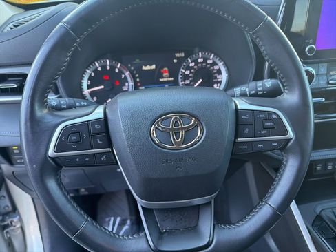Used 2023 Toyota Highlander LE image 17