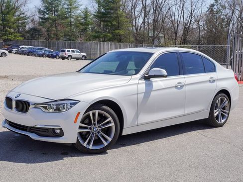 Used 2018 BMW 328d xDrive Sedan w/ Premium Package image 3