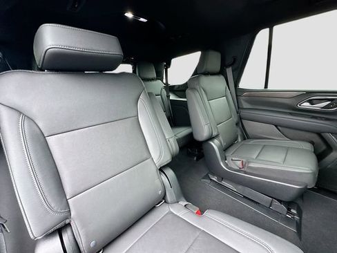 Used 2022 Chevrolet Tahoe Z71 w/ Luxury Package AWD/4WD image 30