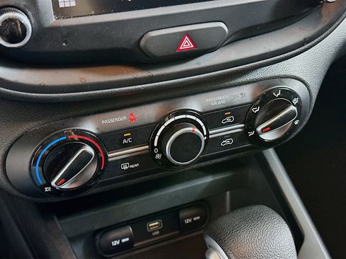 Used 2025 Kia Soul LX w/ LX Technology Package image 23