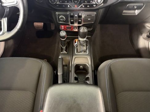 Used 2022 Jeep Wrangler Unlimited Rubicon 4xe w/ Cold Weather Group AWD/4WD image 17
