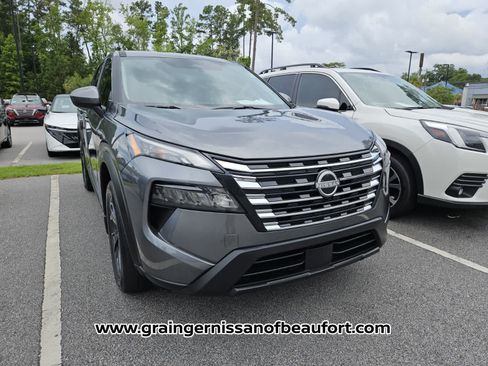 Used 2025 Nissan Rogue SV FWD image 4