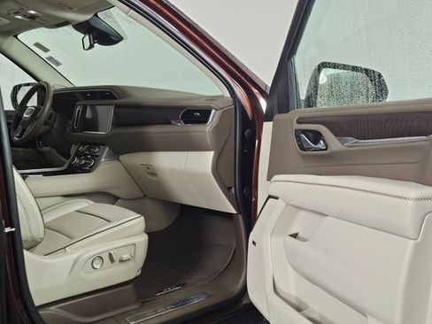 Used 2023 GMC Yukon XL Denali image 12