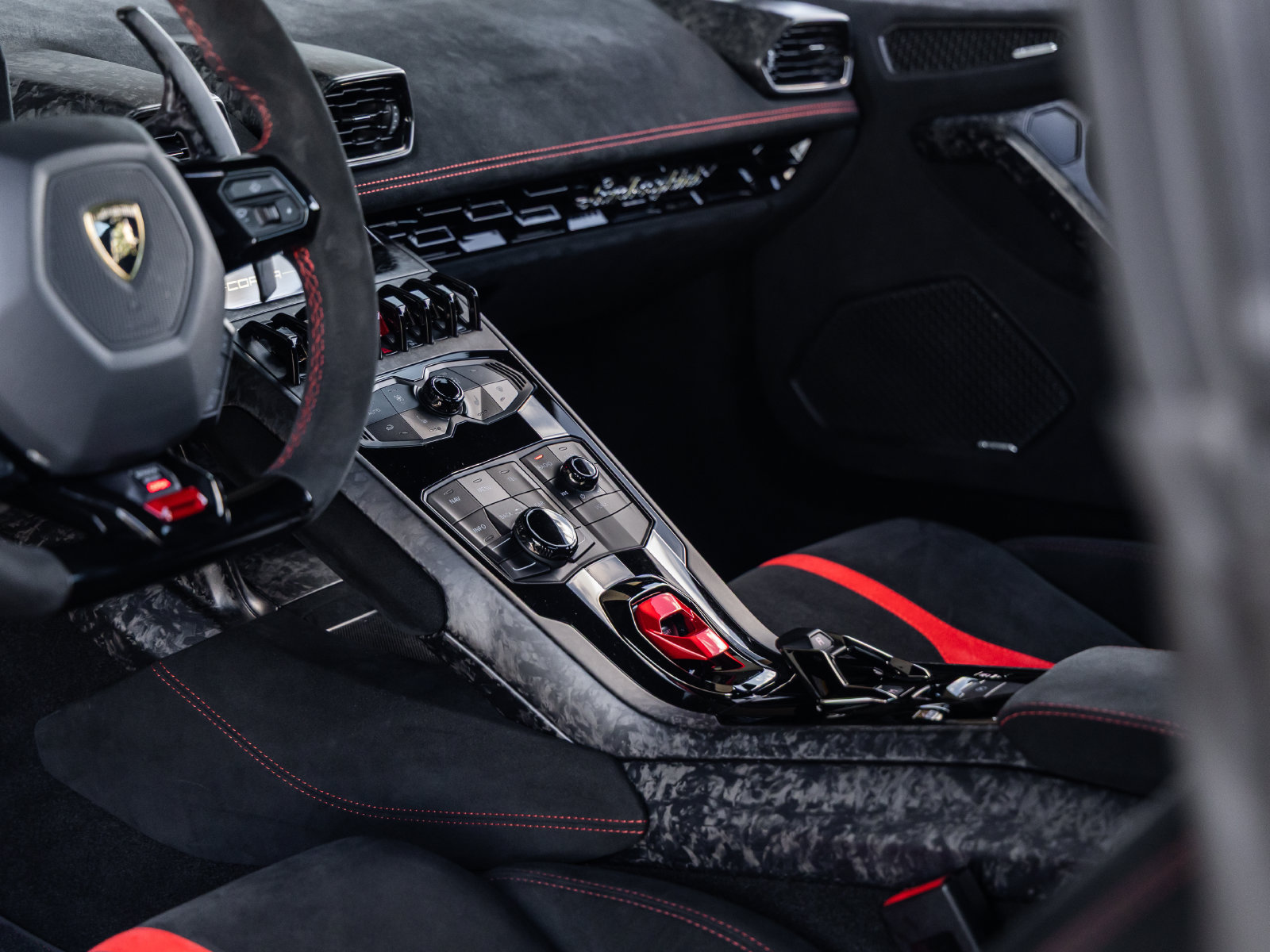 Used 2019 Lamborghini Huracan Performante AWD/4WD image 37