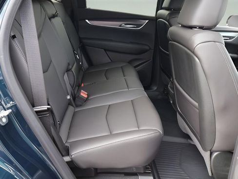 New 2026 Cadillac XT5 Luxury w/ LPO, ONYX Package FWD image 17