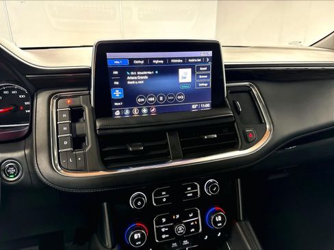 Used 2021 Chevrolet Tahoe Z71 w/ Luxury Package AWD/4WD image 10