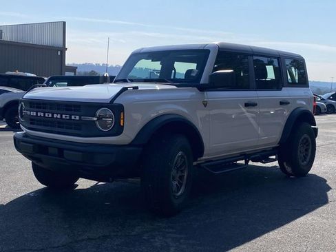 Certified 2025 Ford Bronco Base image 8