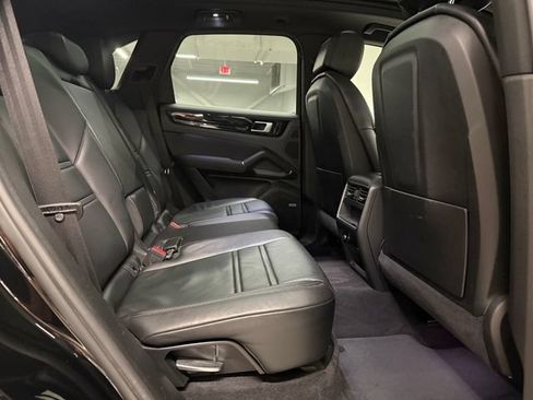 Certified 2019 Porsche Cayenne AWD/4WD image 25