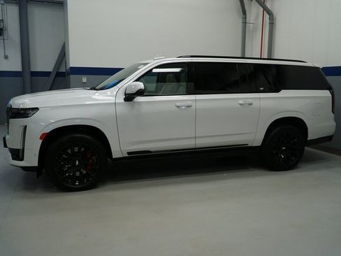 New 2024 Cadillac Escalade ESV Sport Platinum w/ LPO, ONYX Package image 2