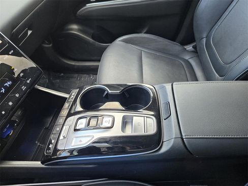 Used 2022 Hyundai Tucson Limited w/ Winter Package image 23