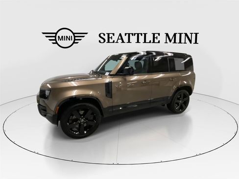 Used 2024 Land Rover Defender 110 X-Dynamic SE image 5