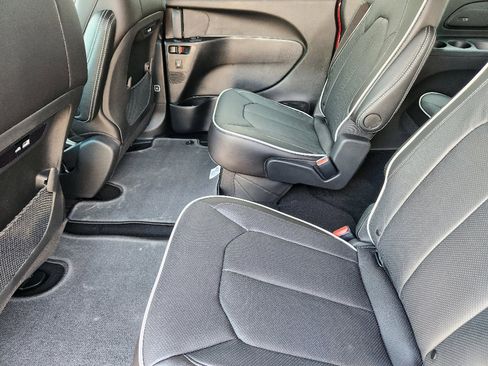 New 2026 Chrysler Pacifica Limited w/ S Appearance Package image 19