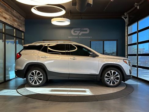 Used 2021 GMC Terrain SLT w/ Infotainment Package II AWD/4WD image 2