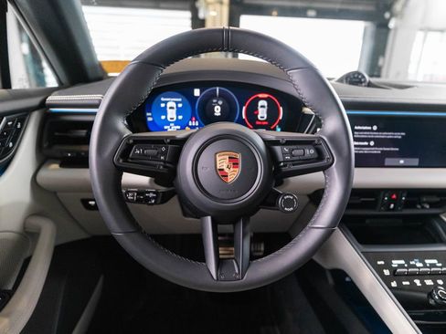 Certified 2025 Porsche Macan 4S Electric AWD/4WD image 31