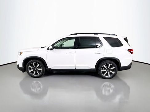 New 2025 Honda Pilot Touring image 4