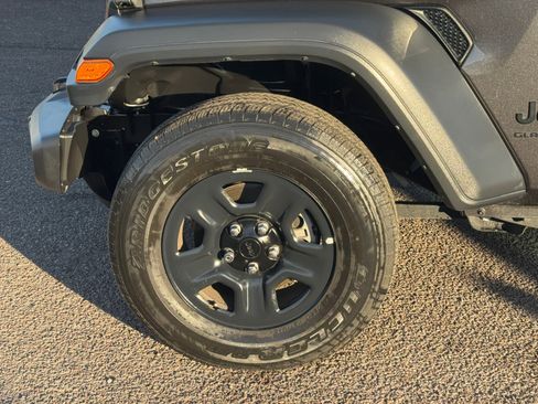 Used 2023 Jeep Gladiator Sport w/ Trailer Tow Package image 11