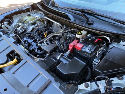 Used 2021 Nissan Rogue SV FWD image 12