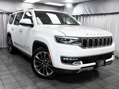 Used 2022 Jeep Wagoneer Series III w/ Premium Group I image 3
