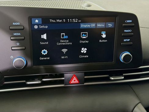 Used 2025 Hyundai Elantra SE image 33