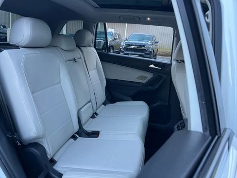 Used 2019 Volkswagen Tiguan SE w/ Panoramic Sunroof Package image 29