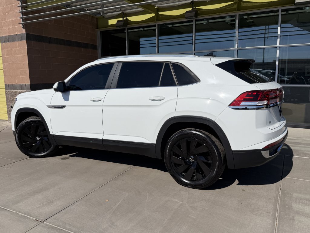Used 2024 Volkswagen Atlas Cross Sport SE w/ Panoramic Sunroof Package FWD image 5