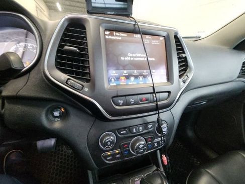 Used 2021 Jeep Cherokee Trailhawk w/ Sun, Sound & Nav Group AWD/4WD image 27
