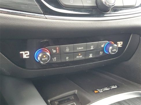 Used 2024 Buick Enclave Premium image 29