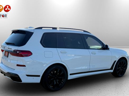 Used 2022 BMW X7 M50i image 5