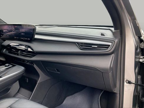 Used 2025 Buick Enclave Preferred FWD image 18