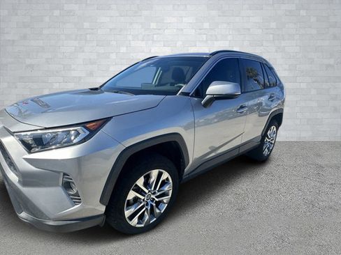 Used 2020 Toyota RAV4 XLE Premium image 3
