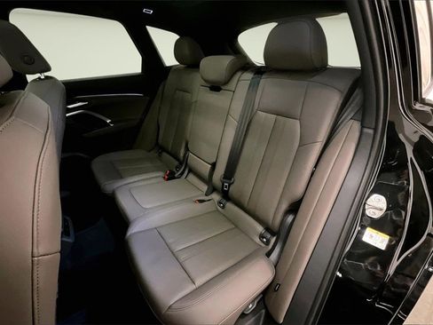 Used 2025 Audi Q5 Premium image 22