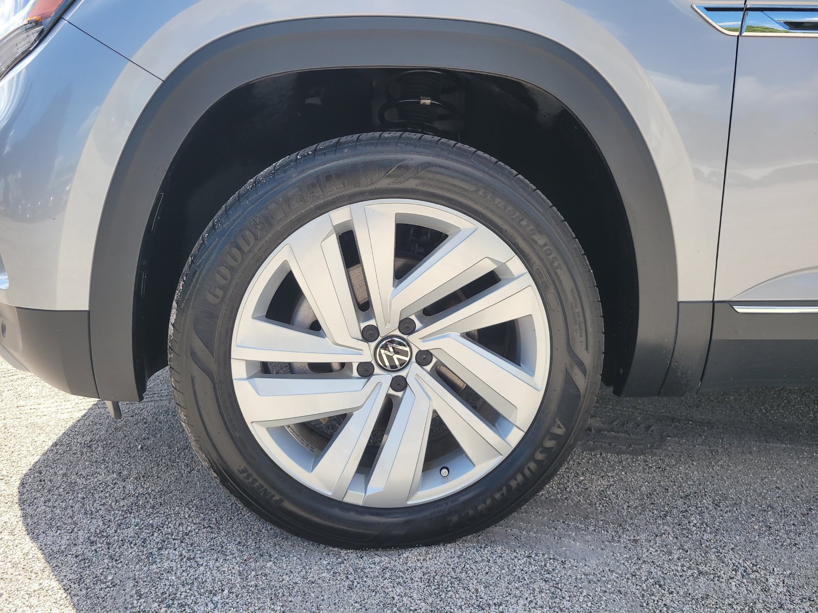 Used 2021 Volkswagen Atlas Cross Sport SE w/ Panoramic Sunroof Package FWD image 7
