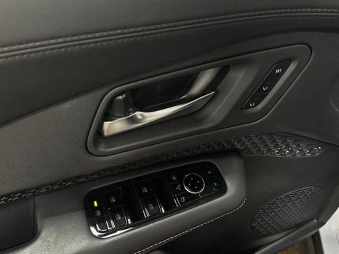 Used 2023 Nissan Ariya FWD image 15