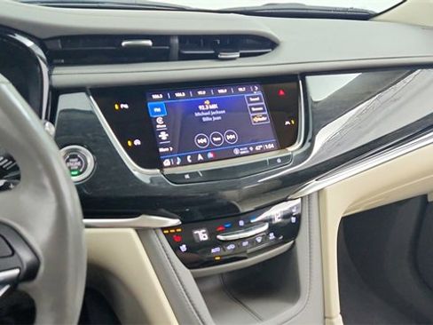Certified 2022 Cadillac XT6 Premium Luxury image 15