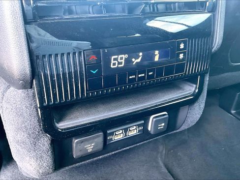 Used 2023 Jeep Wagoneer L 4WD image 30