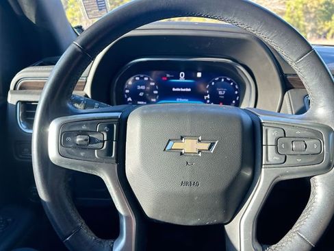 Used 2022 Chevrolet Suburban LT RWD image 19