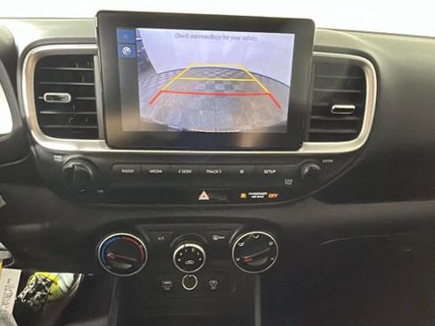 Used 2024 Hyundai Venue SE FWD image 24