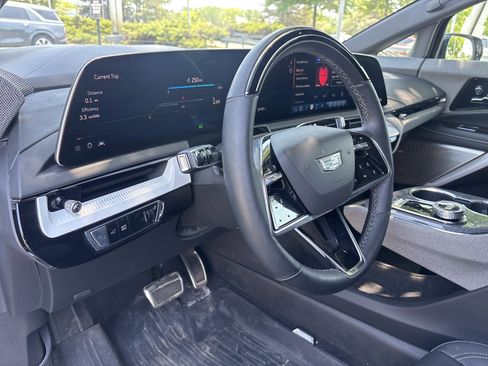 Used 2025 Cadillac Optiq Luxury 2 w/ LPO, Floor Liner Package AWD/4WD image 23