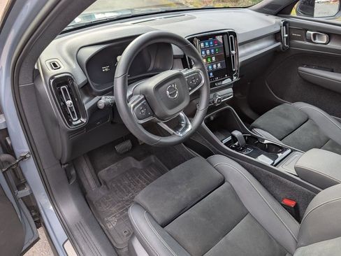 Used 2023 Volvo XC40 Recharge Ultimate w/ Protection Package Premier image 9