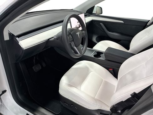 Certified 2023 Tesla Model Y Long Range AWD/4WD image 9