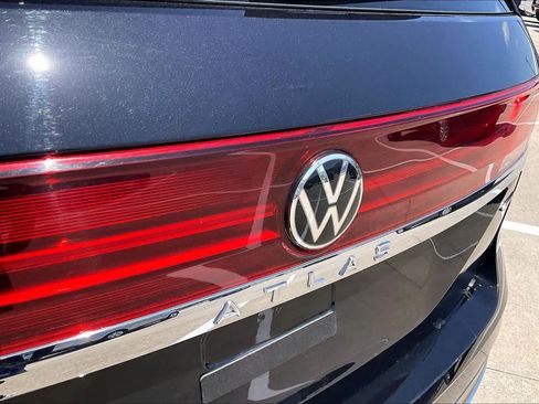 Used 2025 Volkswagen Atlas SE AWD/4WD image 30