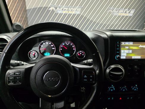 Used 2012 Jeep Wrangler Unlimited Rubicon w/ Dual Top Group image 20